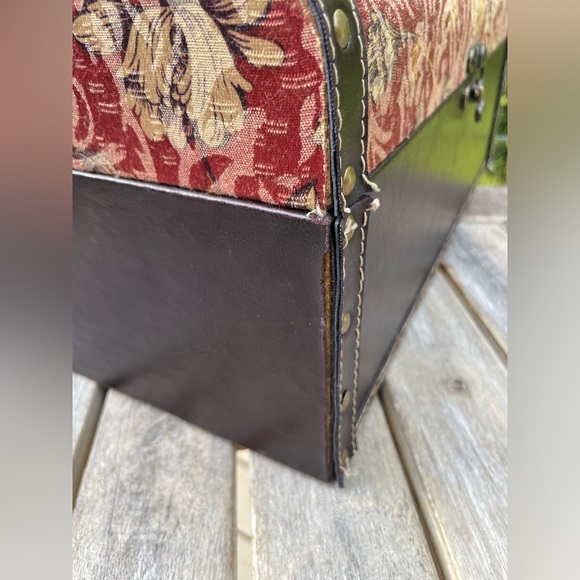 Vintage Tapestry Trunk / Box - Picture 11 of 11